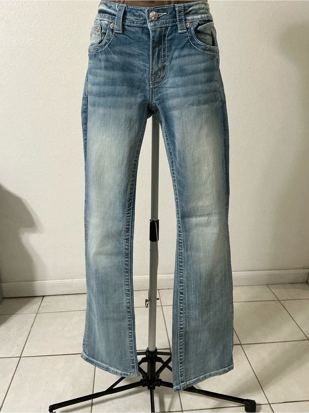Miss Me Mid Rise Boot Cut Blue Wash Embroidered Jeans Size 29